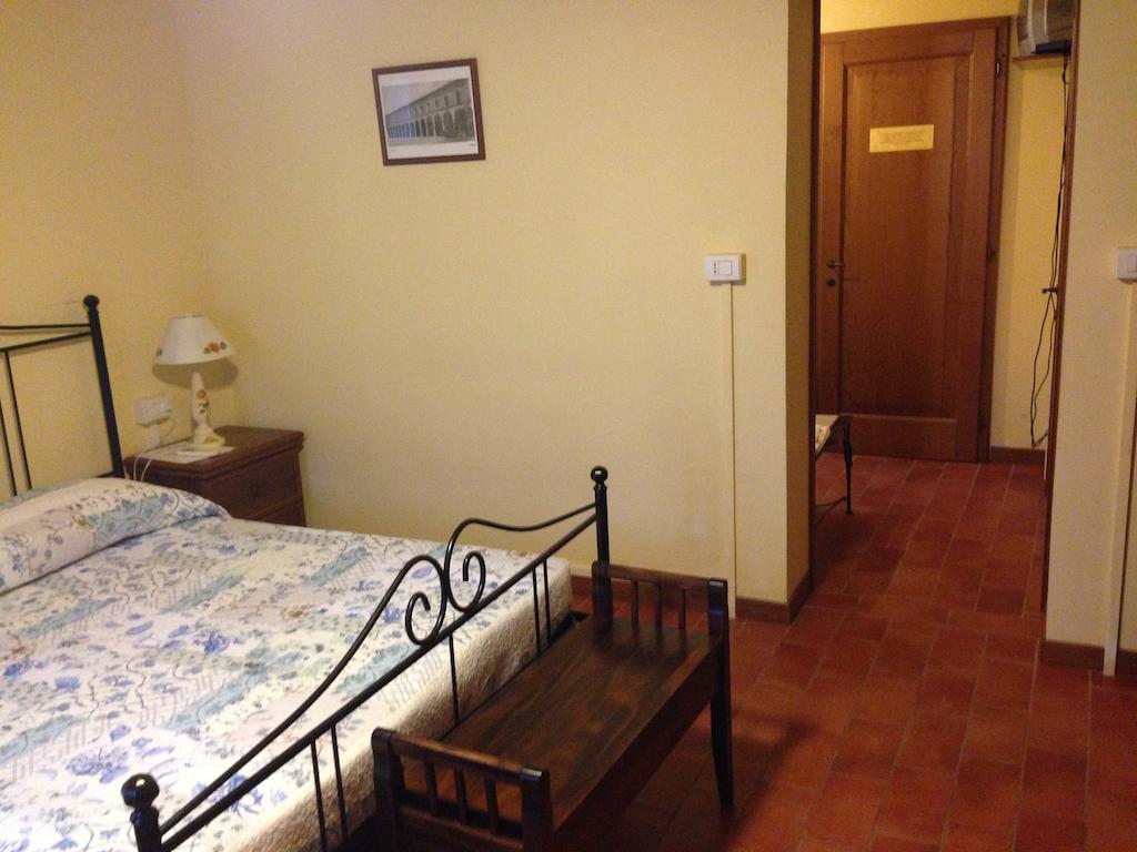 Agriturismo La Marletta Imola Phòng bức ảnh